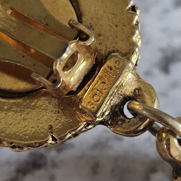 Vintage Satellite Paris goldtone door knocker clip on earrings. - Picture 9 of 10